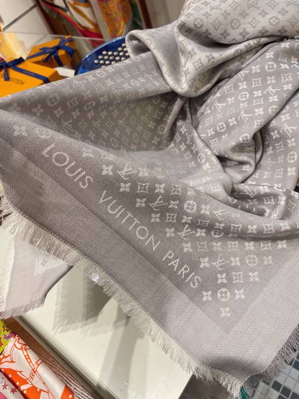 Louis Vuitton Scarf LVC00540